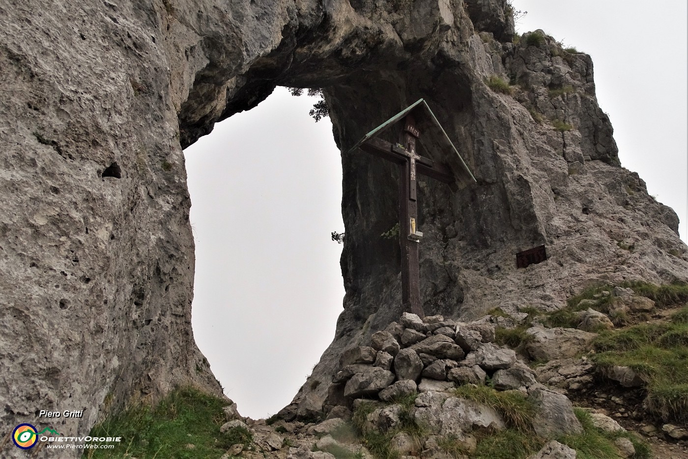 23 L'arco nella roccia della Porta di Prada (1670 m).JPG